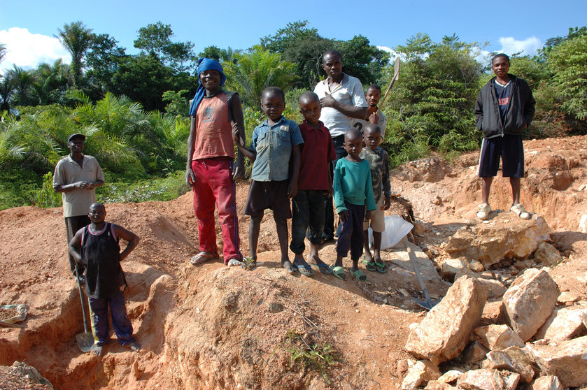 Child_labor,_Artisan_Mining_in_Kailo_Congo