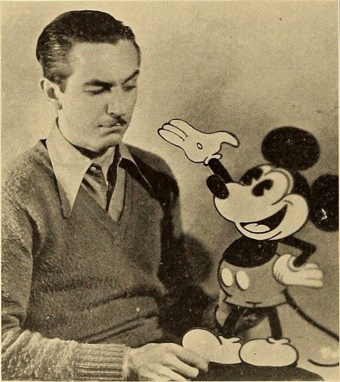 Walt Disney con su cracion Mickey Mouse
