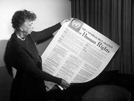 Eleanor Roosevelt con la Declaración de los Derechos Humanos 1949