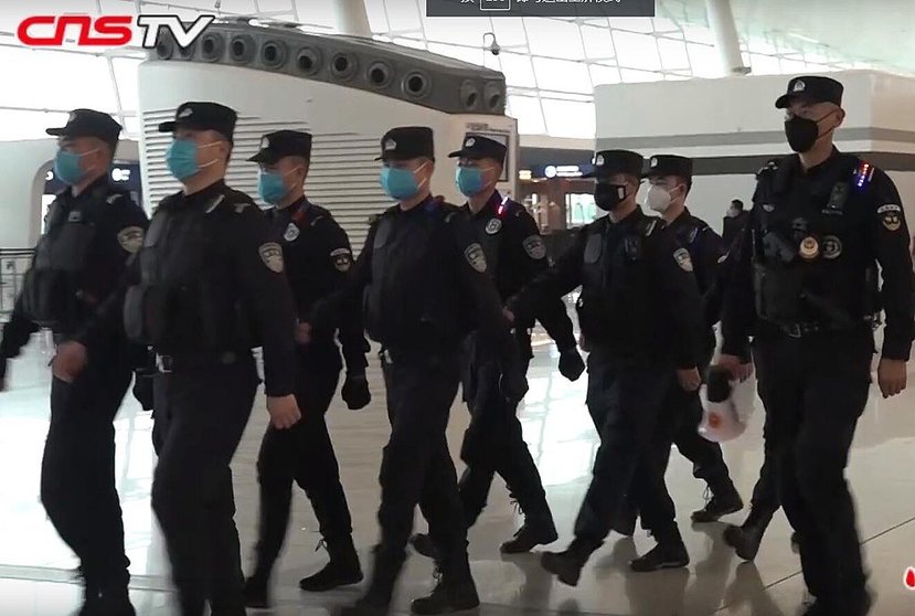 1024px-Policemen_wearing_masks_patrolling_Wuhan_Tianhe_Airport_during_Wuhan_coronavirus_outbreak