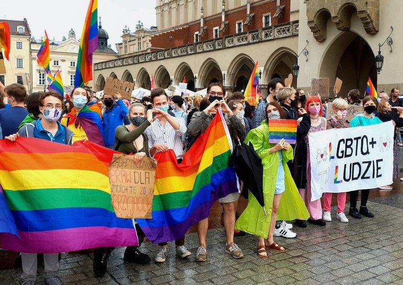 Una reunión por los derechos del colectivo LGBT+ en Cracovia, Polonia