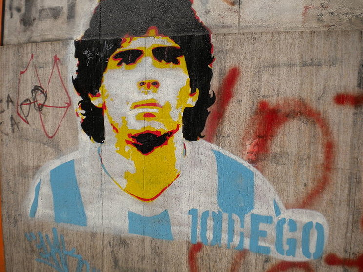 800px-Grafiti_Diego_Maradona