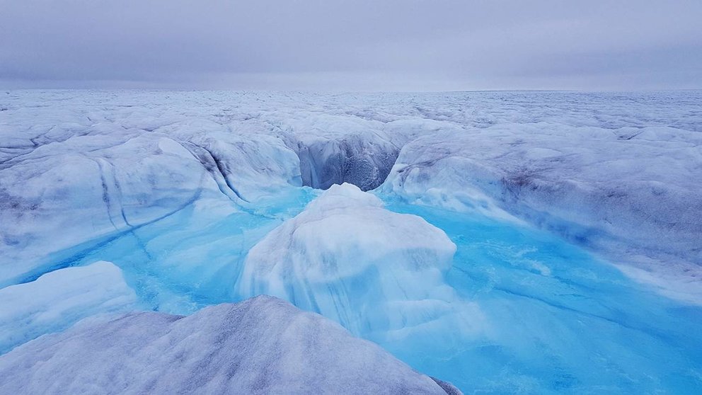El-drenaje-por-el-deshielo-convierte-a-la-capa-helada-de-Groenlandia-en-la-mayor-presa-del-mundo