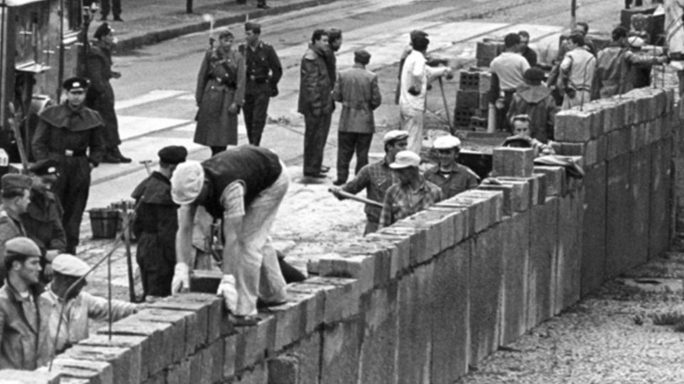 El día en el que en Berlín se empezó a levantar un muro - Foto del día - Eulixe