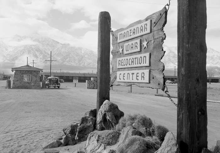 entrance-Manzanar-War-Relocation-Center-Lone-Pine-1943
