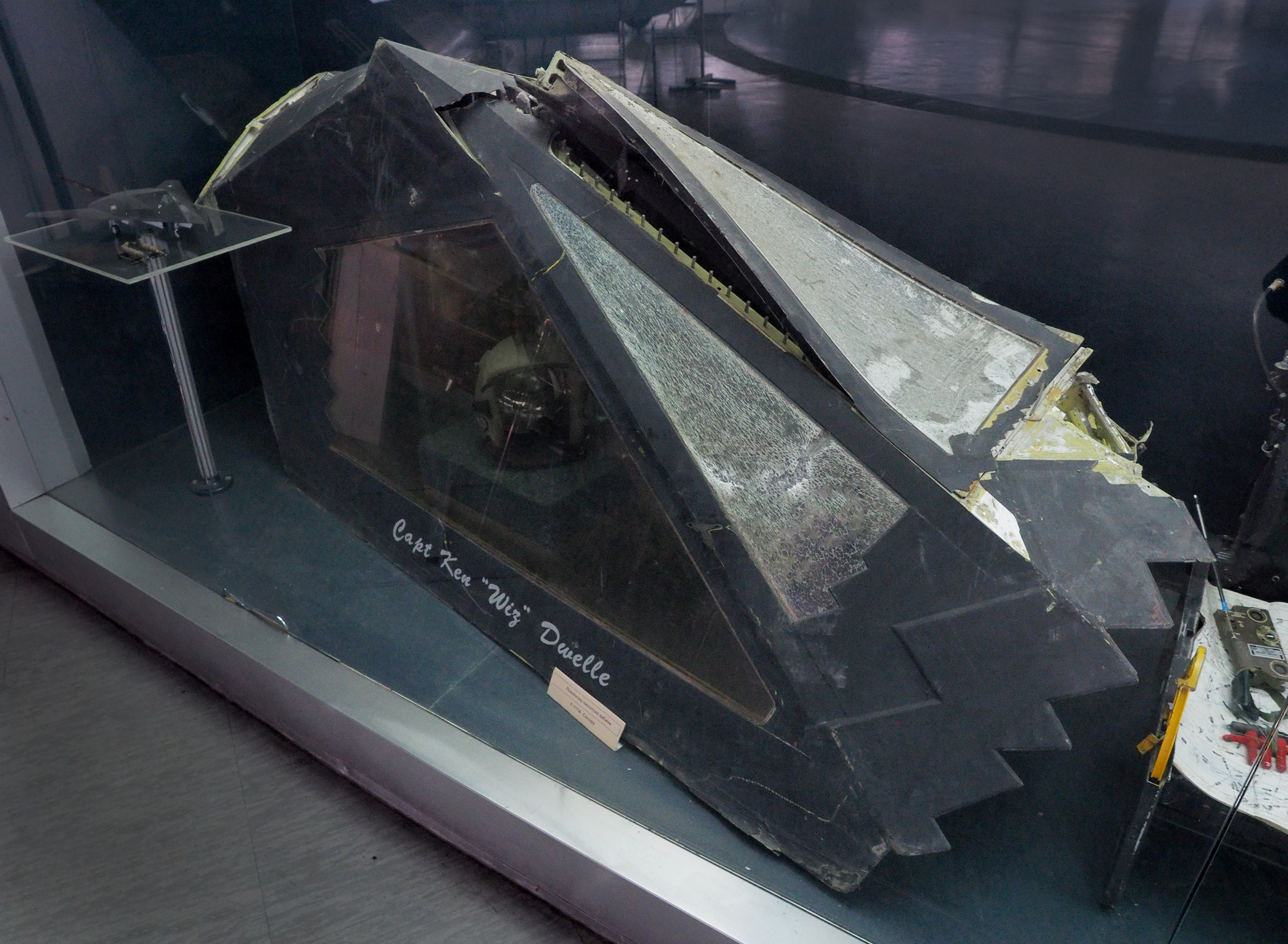 La cabina del F-117derribado en el museo en Belgrado